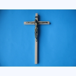 Krzyż drewniany  jasny brąz na ścianę 24,5 cm